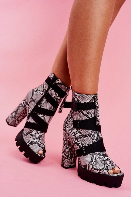 Aulinukai su aukštais kulnais su...