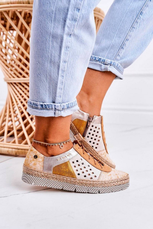 Öko-nahast kingad on kollased