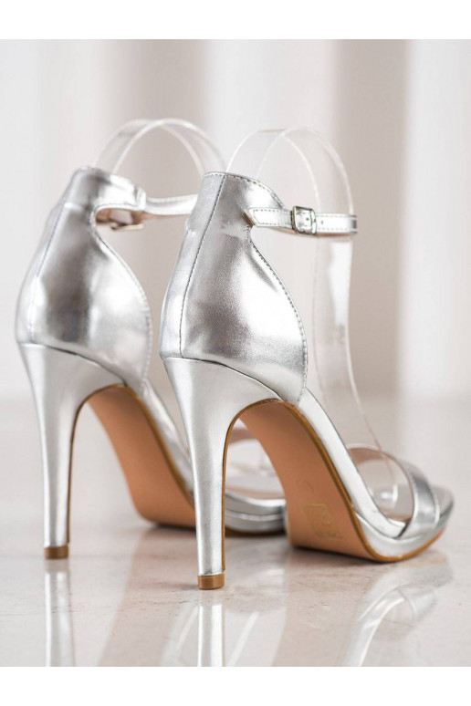 Klassikalise mudeli sandaalid peene...