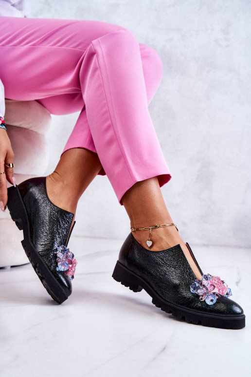 Elegantsed jalatsid kaunistustega...