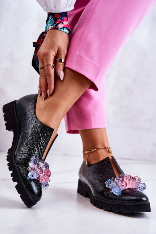 Elegantsed jalatsid kaunistustega...