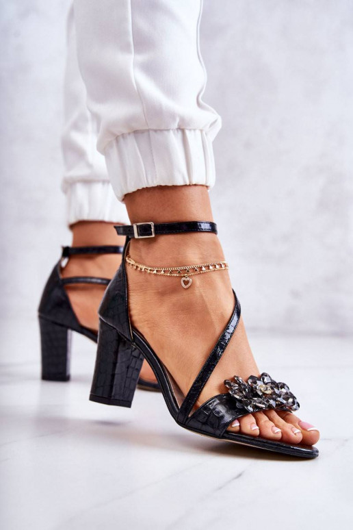 Naistesandaalid läikivad mustad Ramona