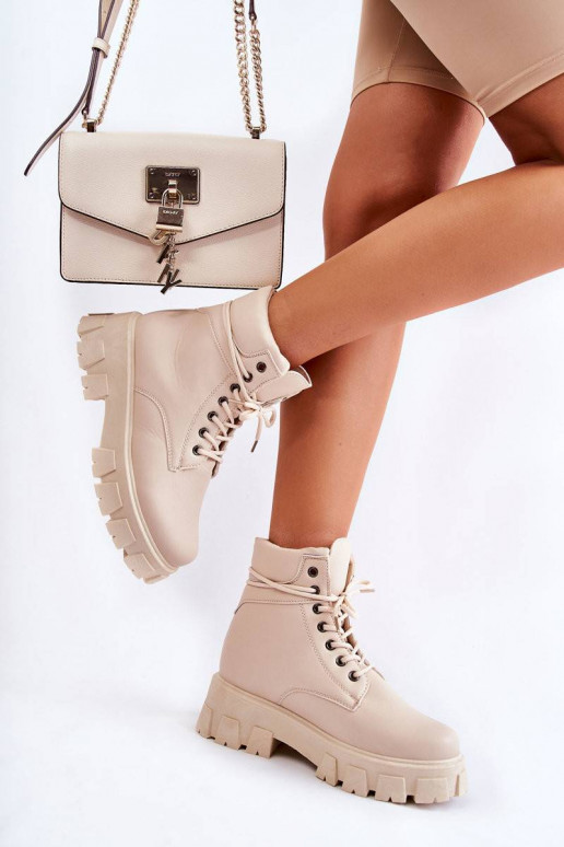 Naiste poolsaapad voodriga...