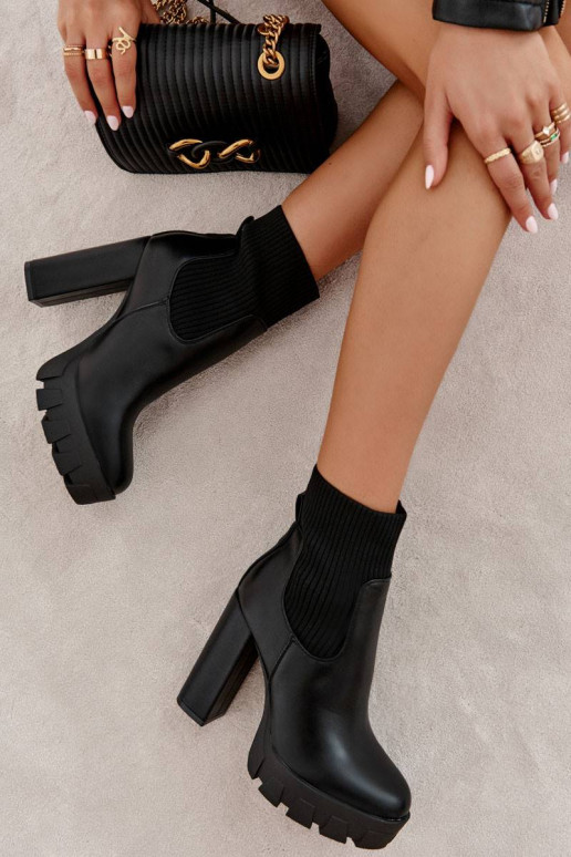 Naiste poolsaapad mustad Adalyn