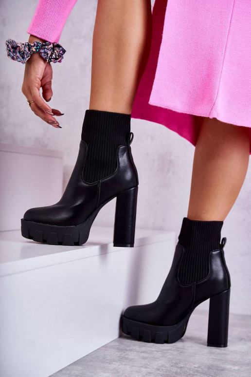 Naiste poolsaapad mustad Adalyn