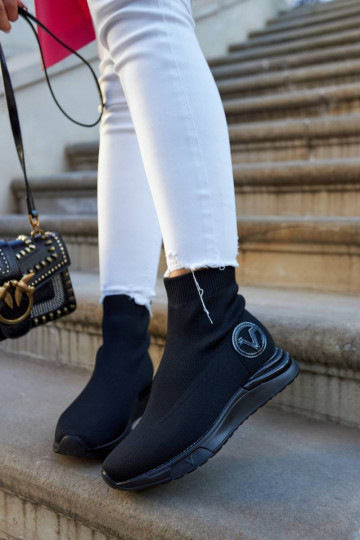 Spordijalatsid mustad Runaway