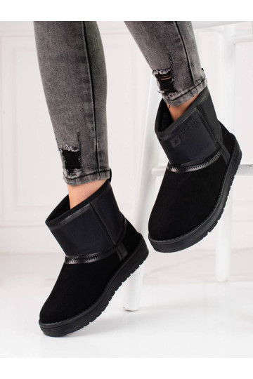 Mustad naiste lumesaapad...