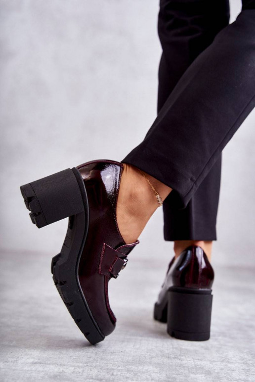 Elegantsed jalatsid kõrge jämeda...