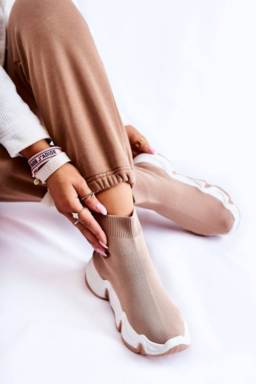 Riidest spordijalatsid beeži värvi...