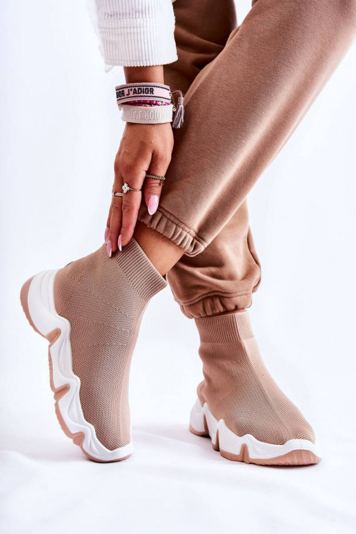 Riidest spordijalatsid beeži värvi...