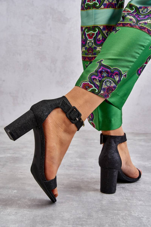 Kõrge jämeda kontsaga mustad Maxim