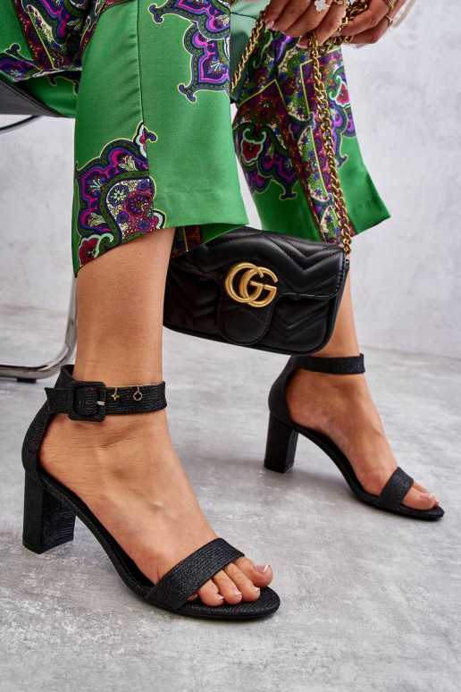 Kõrge jämeda kontsaga mustad Maxim