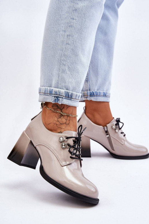 Moekad jalatsid kõrge jämeda kontsaga...