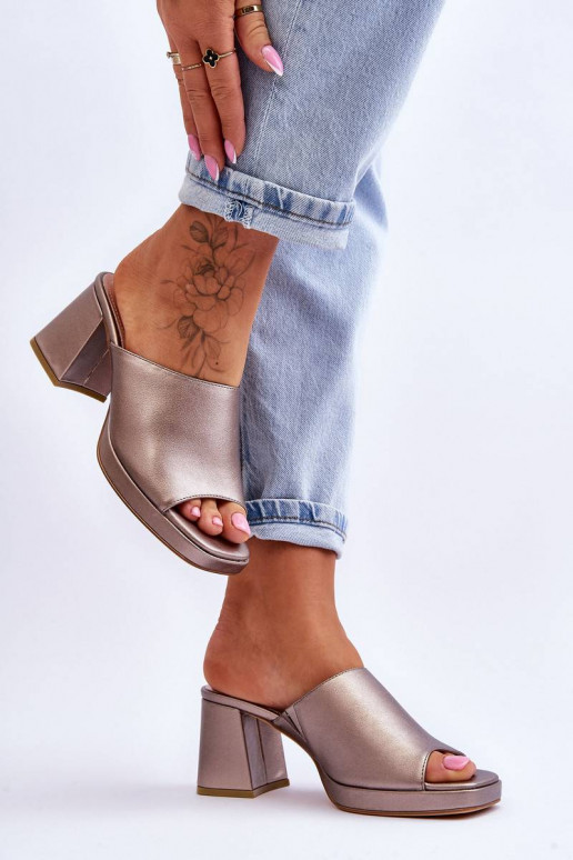 Moodsad plätud kõrge jämeda kontsaga...