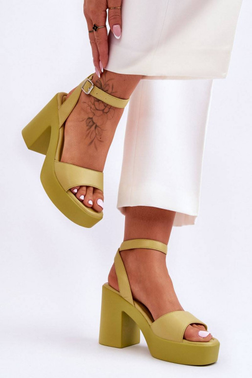 moodsad sandaalid Karmine