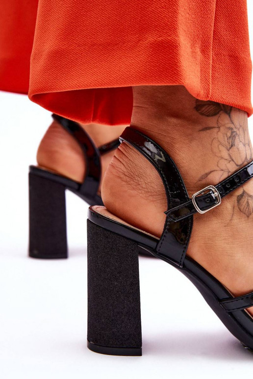 läikiv sandaalid kõrge jämeda...