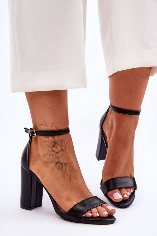 Sandaalid kõrge jämeda kontsaga mustad