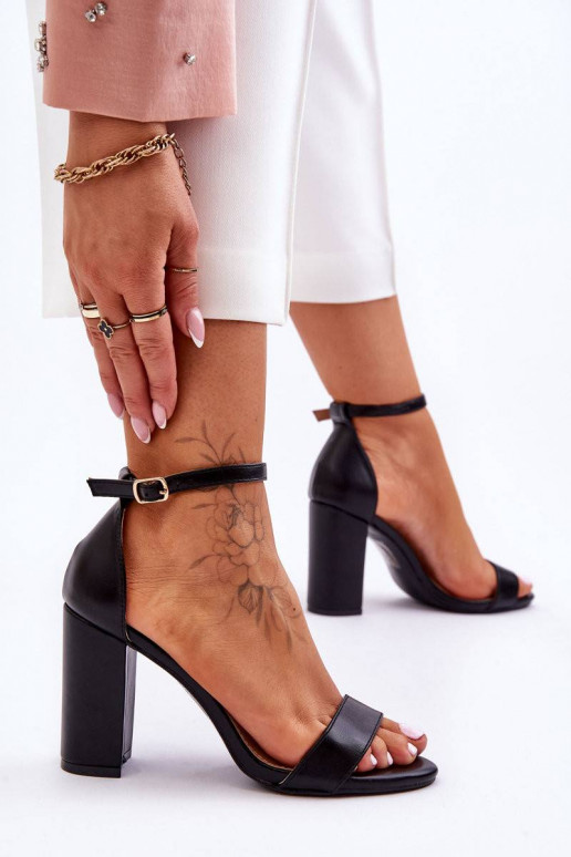 Sandaalid kõrge jämeda kontsaga mustad