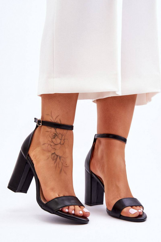 Sandaalid kõrge jämeda kontsaga mustad