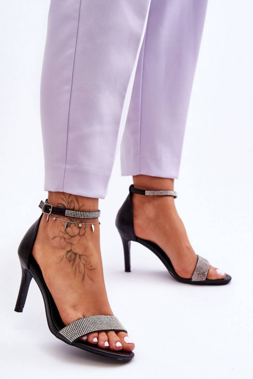 Õhukese kontsaga kingad mustad Perfecto