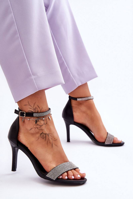 Õhukese kontsaga kingad mustad Perfecto