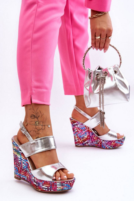 Platvormi sandaalid Hõbedat värvi...