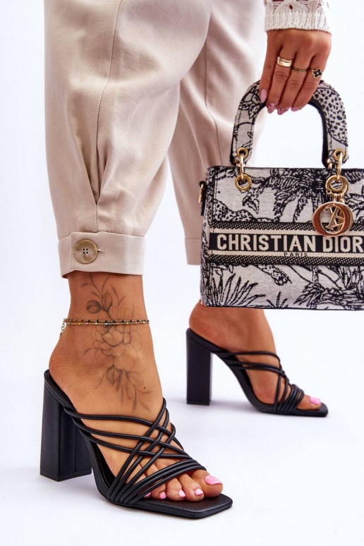 Sussid kõrge jämeda kontsaga...