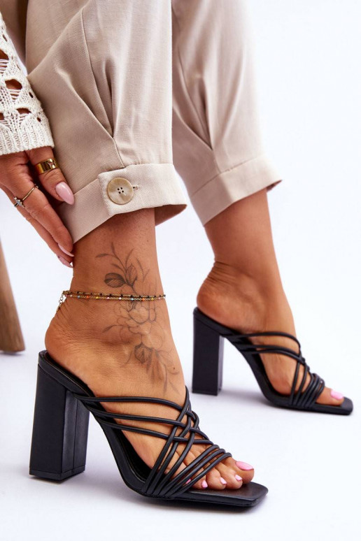 Sussid kõrge jämeda kontsaga...