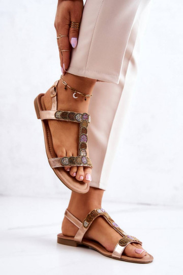 Naistesandaalid neetidega...