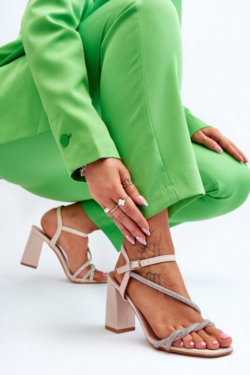 Naistesandaalid säravate...