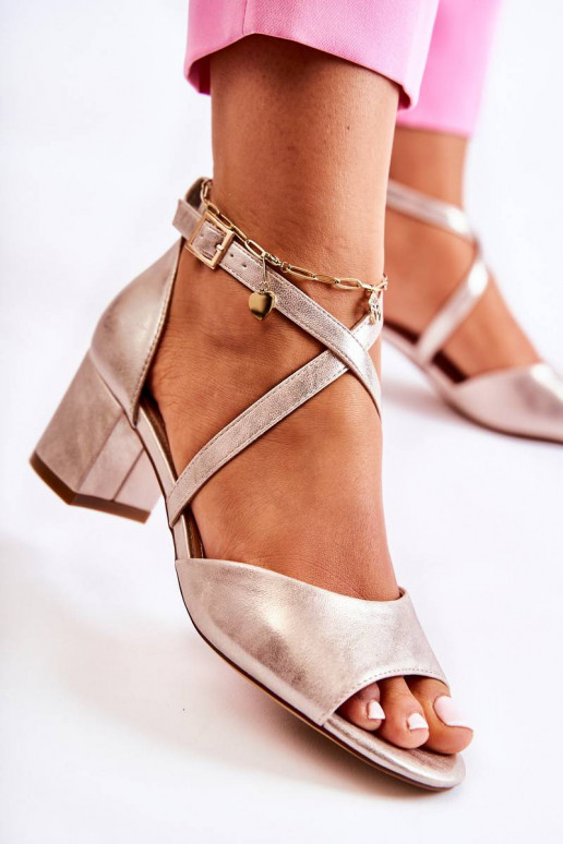 Naistesandaalid kõrge jämeda kontsaga...