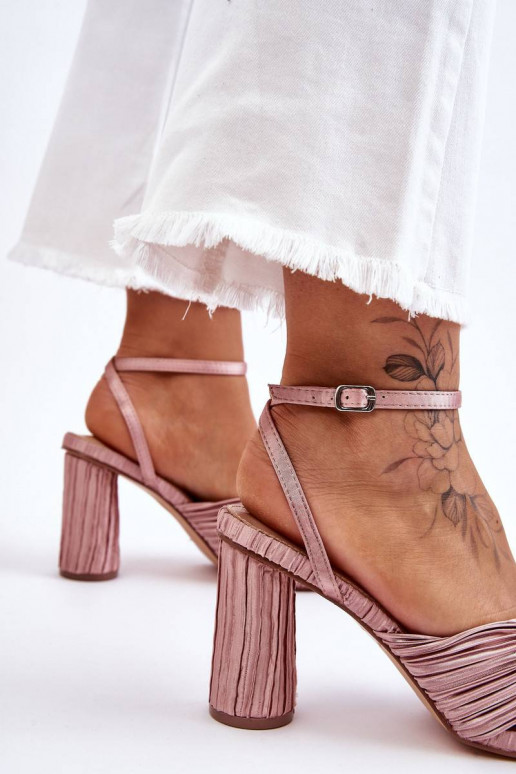 Moodsad sandaalid lipsukesega kõrge...