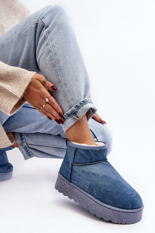 nööpidega lumesaapad läikivad...