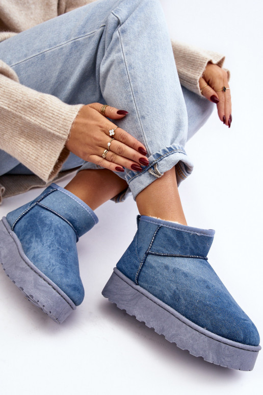 nööpidega lumesaapad läikivad...