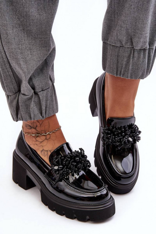 Naistesaapad kaunistustega mustad...