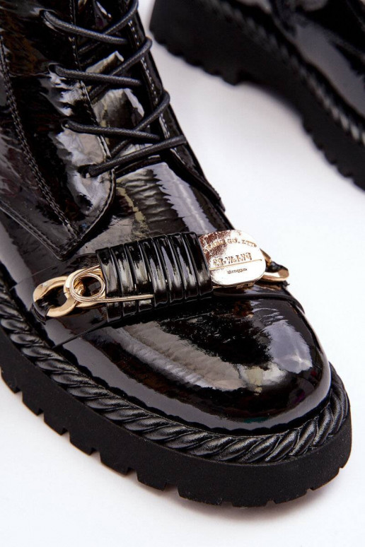 Laque saapad kaunistustega mustad...