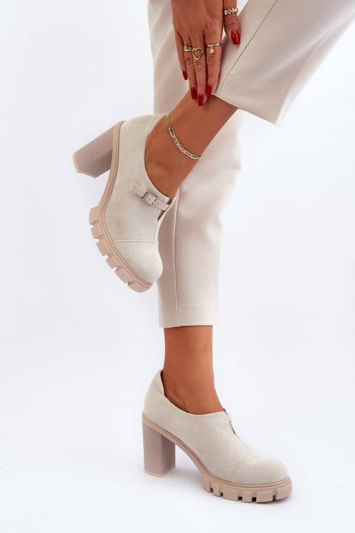 Jalatsid kõrge jämeda kontsaga...