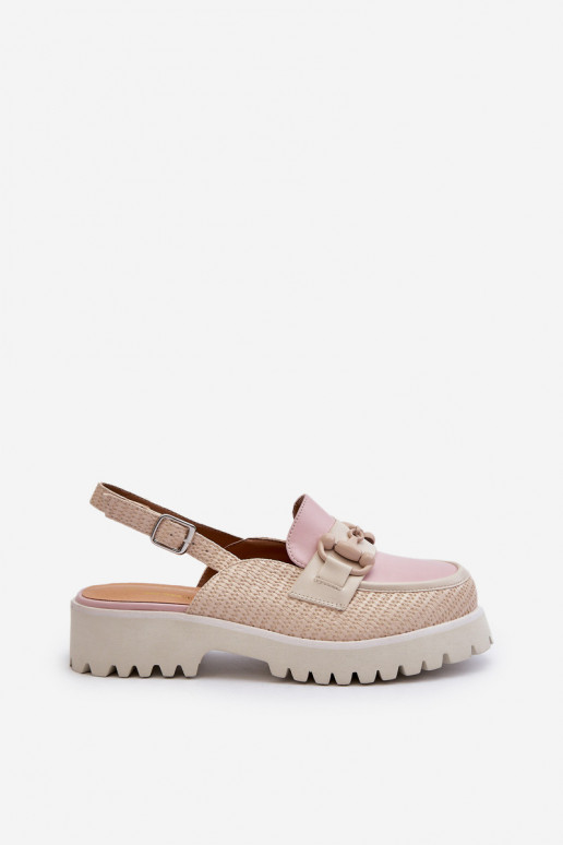 Naistesandaalid laiade nööridega...