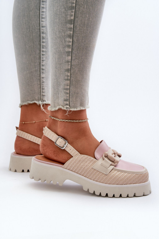 Naistesandaalid laiade nööridega...