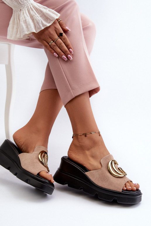 Naiste ökoseemisnahast plätud kiilul...