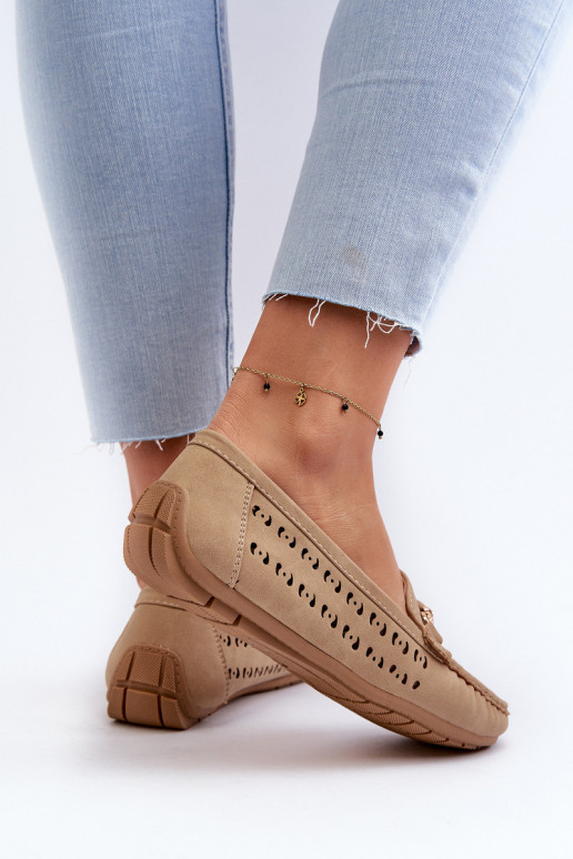 Naiste mokassiinid kaunistustega...