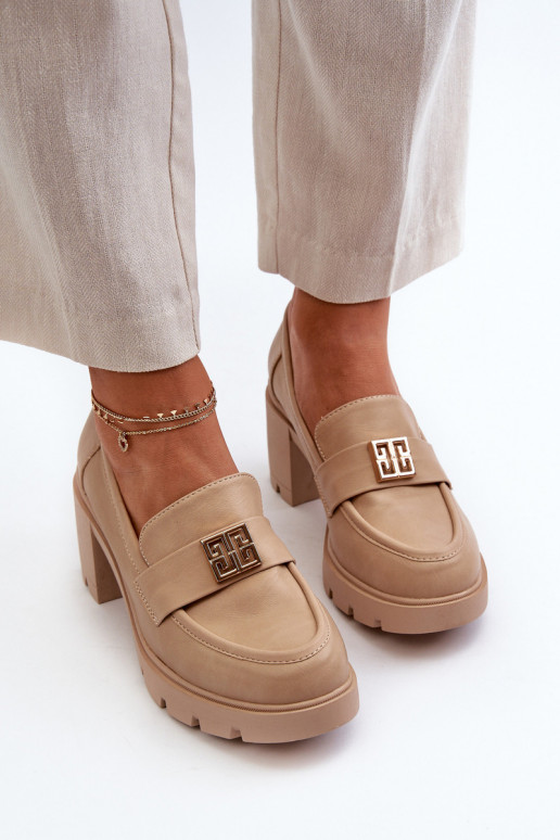 Jalatsid kaunistustega beeži värvi...