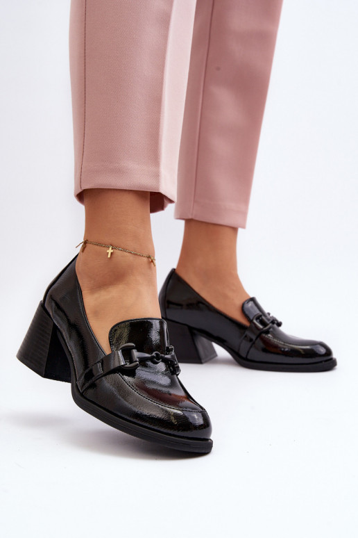 Laque jalatsid kõrge jämeda kontsaga...