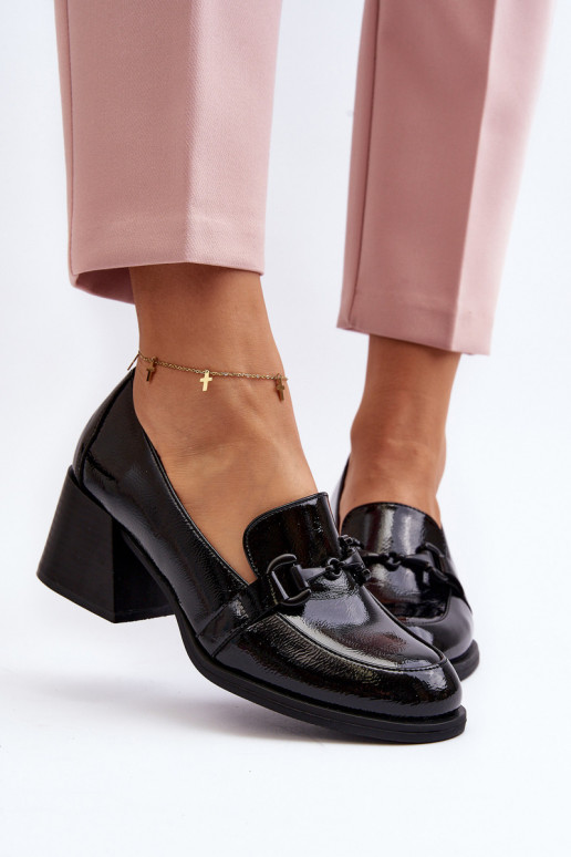 Laque jalatsid kõrge jämeda kontsaga...