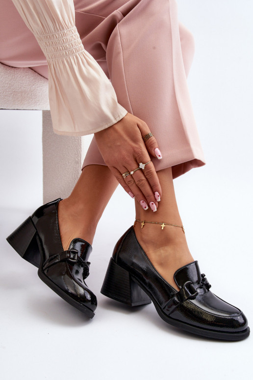 Laque jalatsid kõrge jämeda kontsaga...