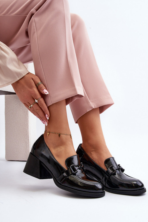 Laque jalatsid kõrge jämeda kontsaga...