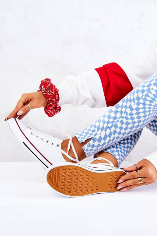 Valged vabaaja kingad