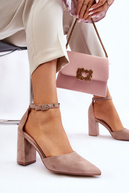 Kingad kõrge jämeda kontsaga beeži...