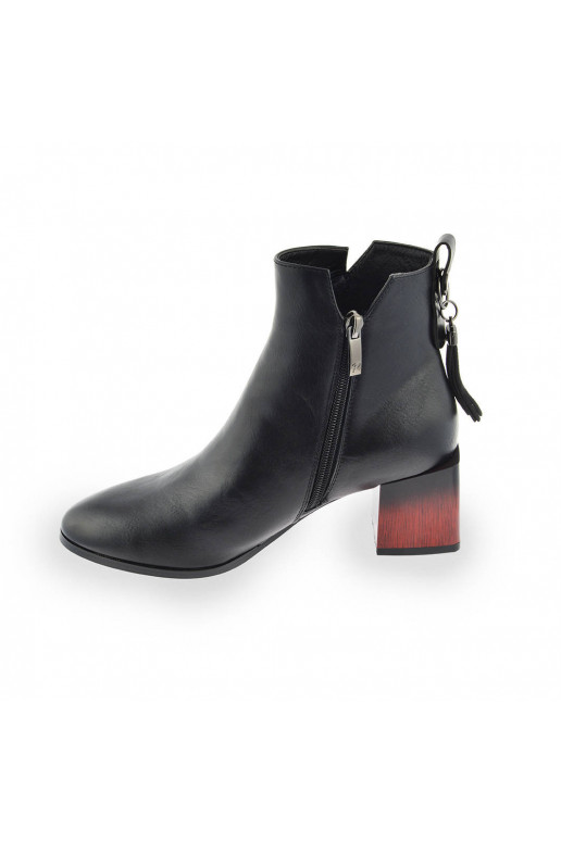 Naiste poolsaapad Cut Out mustad Jolnima