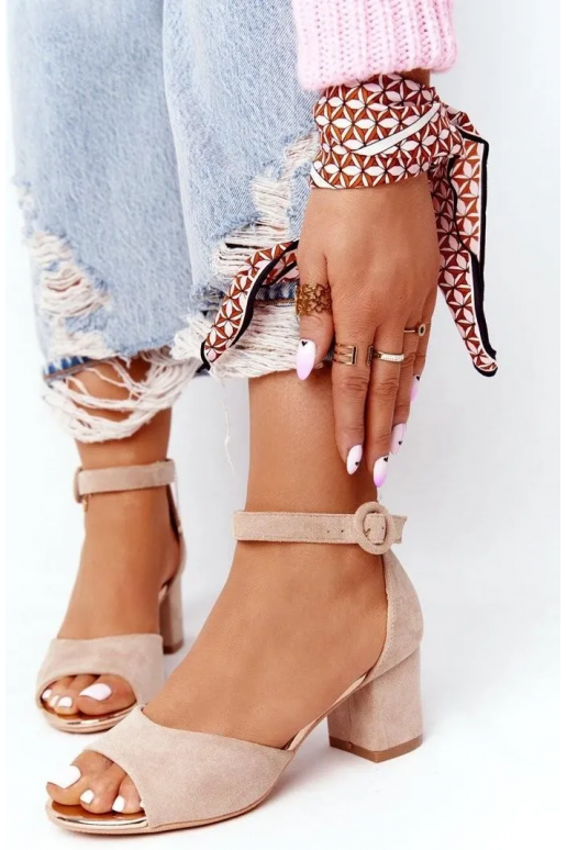 Naistesandaalid kõrge jämeda kontsaga...